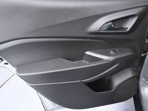 Used 2025 Chevrolet Trax LT w/ Driver Confidence Package FWD image 30