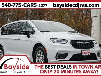 New 2026 Chrysler Pacifica Select