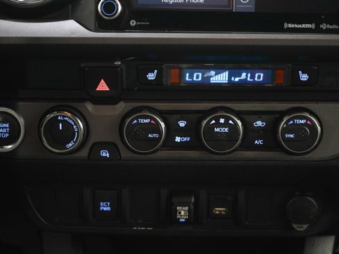 Used 2020 Toyota Tacoma TRD Sport AWD/4WD image 19