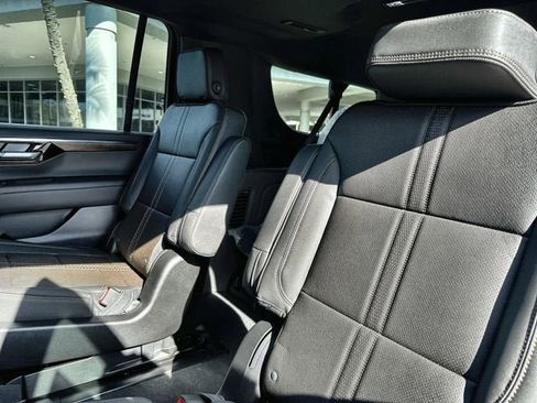 New 2026 Chevrolet Suburban High Country AWD/4WD image 26