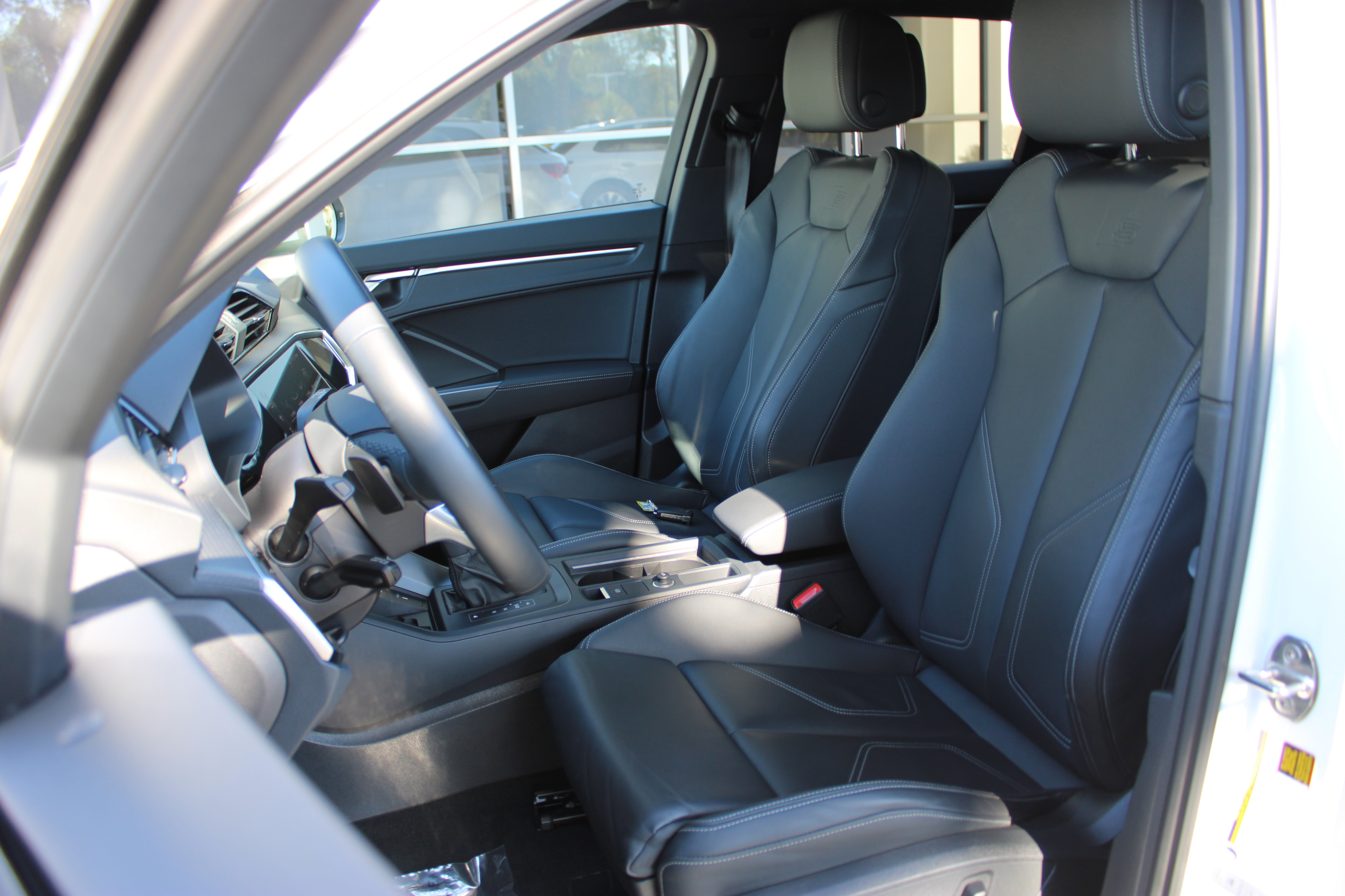 Used 2025 Audi Q3 2.0T Premium w/ Convenience Package AWD/4WD image 16