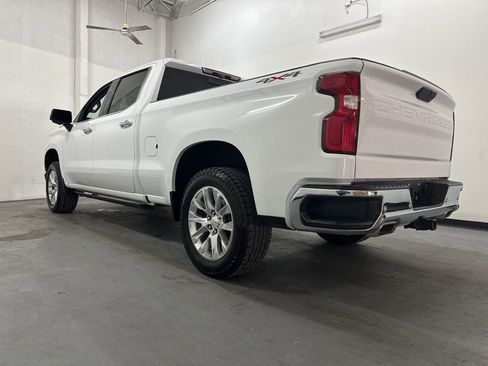 Used 2021 Chevrolet Silverado 1500 LTZ w/ LTZ Convenience Package II AWD/4WD image 17