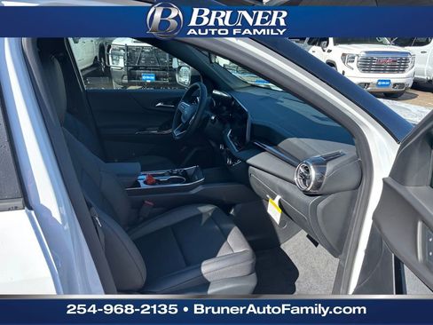 New 2026 Chevrolet Equinox LT w/ Convenience Package II image 16