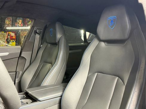 Used 2020 Lamborghini Urus Sport Utility 4D image 31