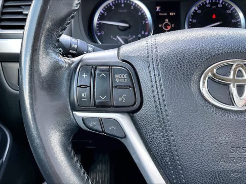 Used 2018 Toyota Highlander SE FWD image 23