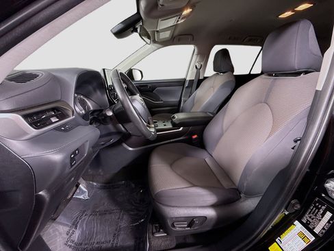 Used 2023 Toyota Highlander LE image 22