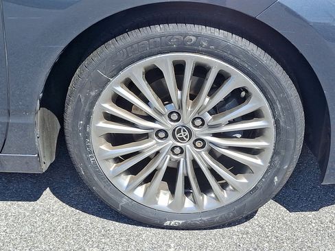 Certified 2022 Toyota Avalon Limited image 8