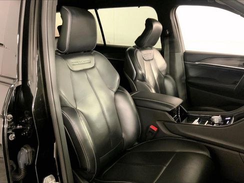 Used 2023 Jeep Grand Cherokee L Overland w/ Advanced Protech Group III AWD/4WD image 7