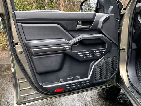 Certified 2025 Toyota Tacoma TRD Off-Road image 20