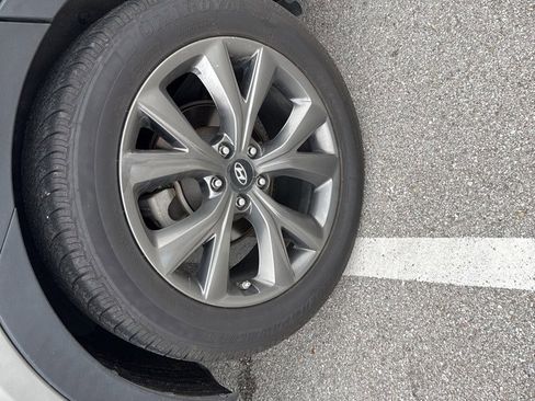 Used 2018 Hyundai Santa Fe Sport image 16