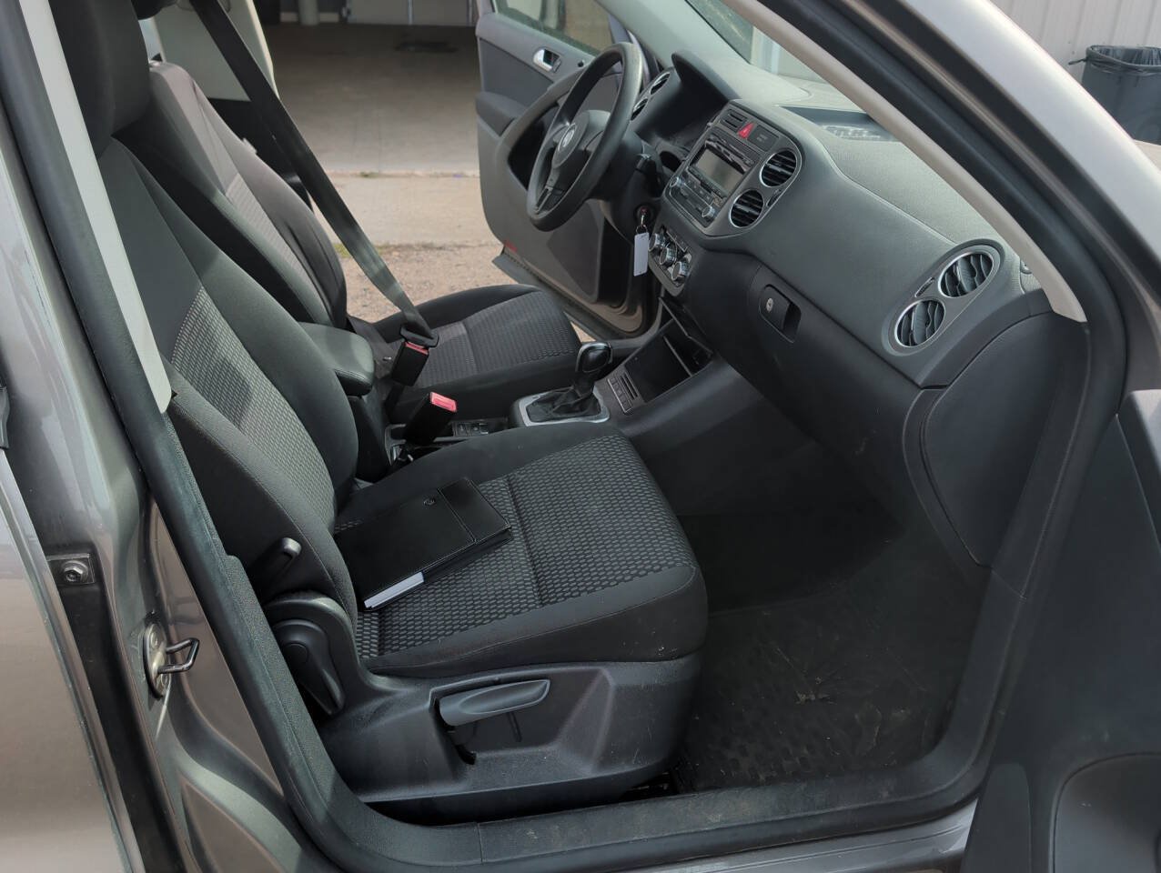 Used 2011 Volkswagen Tiguan S FWD image 27