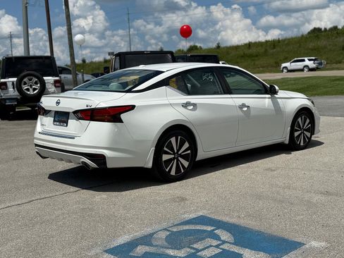 Used 2022 Nissan Altima 2.5 SV w/ SV Premium Package FWD image 6