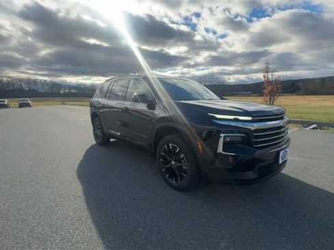 New 2026 Chevrolet Traverse LT w/ Sun and Wheel Package image 2