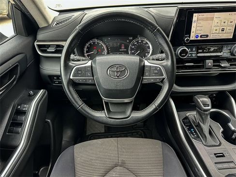 Certified 2023 Toyota Highlander LE image 17