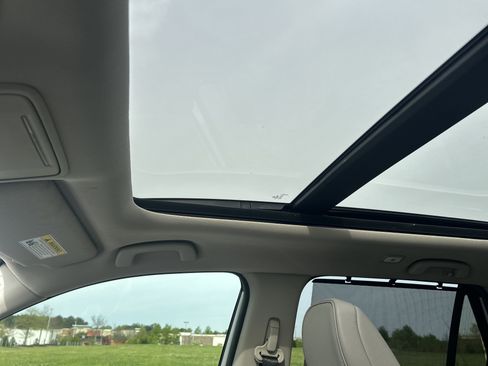 Certified 2025 Honda Pilot Touring image 11