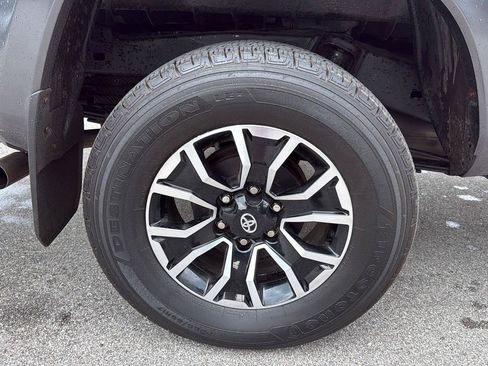 Used 2021 Toyota Tacoma TRD Sport AWD/4WD image 13
