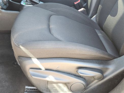 Certified 2023 Jeep Renegade Latitude image 24