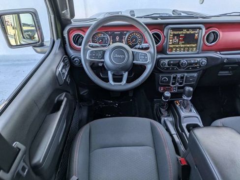 Used 2023 Jeep Wrangler Unlimited Rubicon AWD/4WD image 16