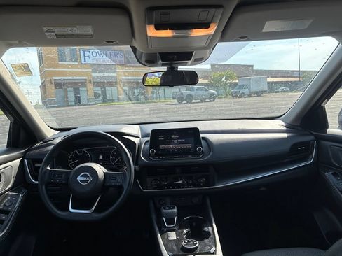 Used 2024 Nissan Rogue SV AWD/4WD image 12