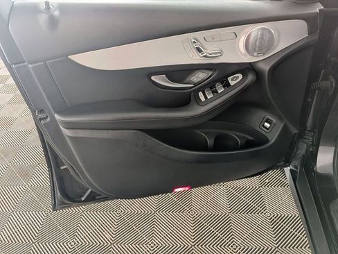 Used 2019 Mercedes-Benz GLC 300 4MATIC image 15