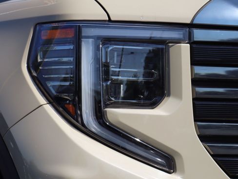 Used 2022 GMC Sierra 1500 AT4 AWD/4WD image 31