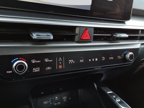 Used 2024 Kia Sorento S image 12