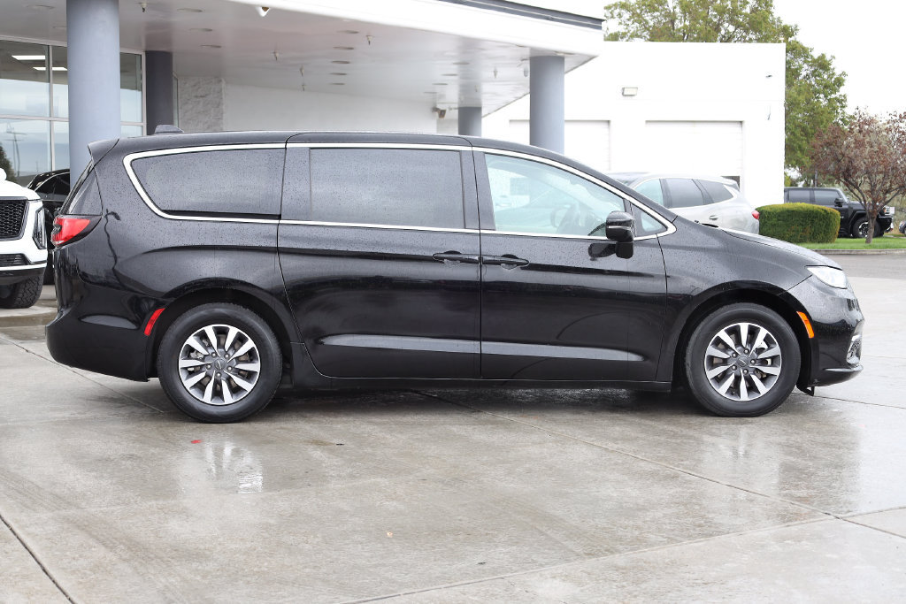 Used 2024 Chrysler Pacifica Limited FWD image 7
