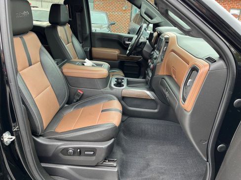 Used 2019 Chevrolet Silverado 1500 High Country w/ Technology Package AWD/4WD image 19