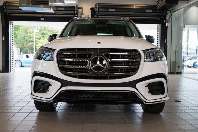 Used 2026 Mercedes-Benz GLS 450 4MATIC image 2