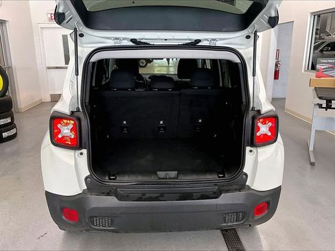 Used 2023 Jeep Renegade Latitude AWD/4WD image 34