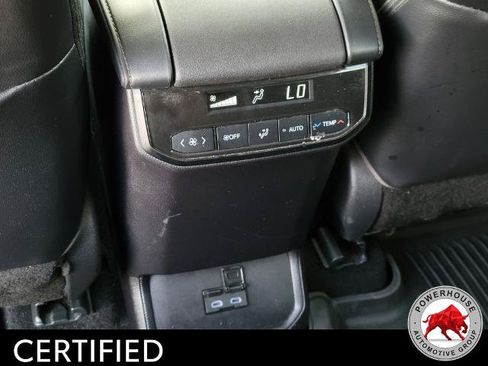Used 2022 Toyota Highlander XLE FWD image 19