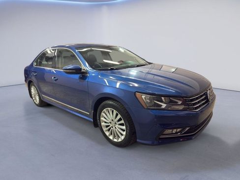 Used 2016 Volkswagen Passat 1.8T SE image 1
