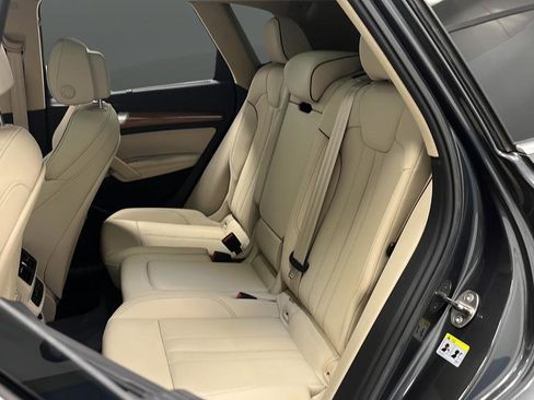 Used 2024 Audi Q5 e Premium Plus w/ Premium Plus Package AWD/4WD image 24