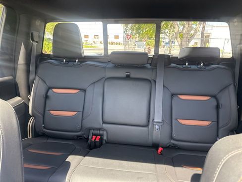 Used 2022 GMC Sierra 2500 AT4 w/ AT4 Premium Plus Package AWD/4WD image 9