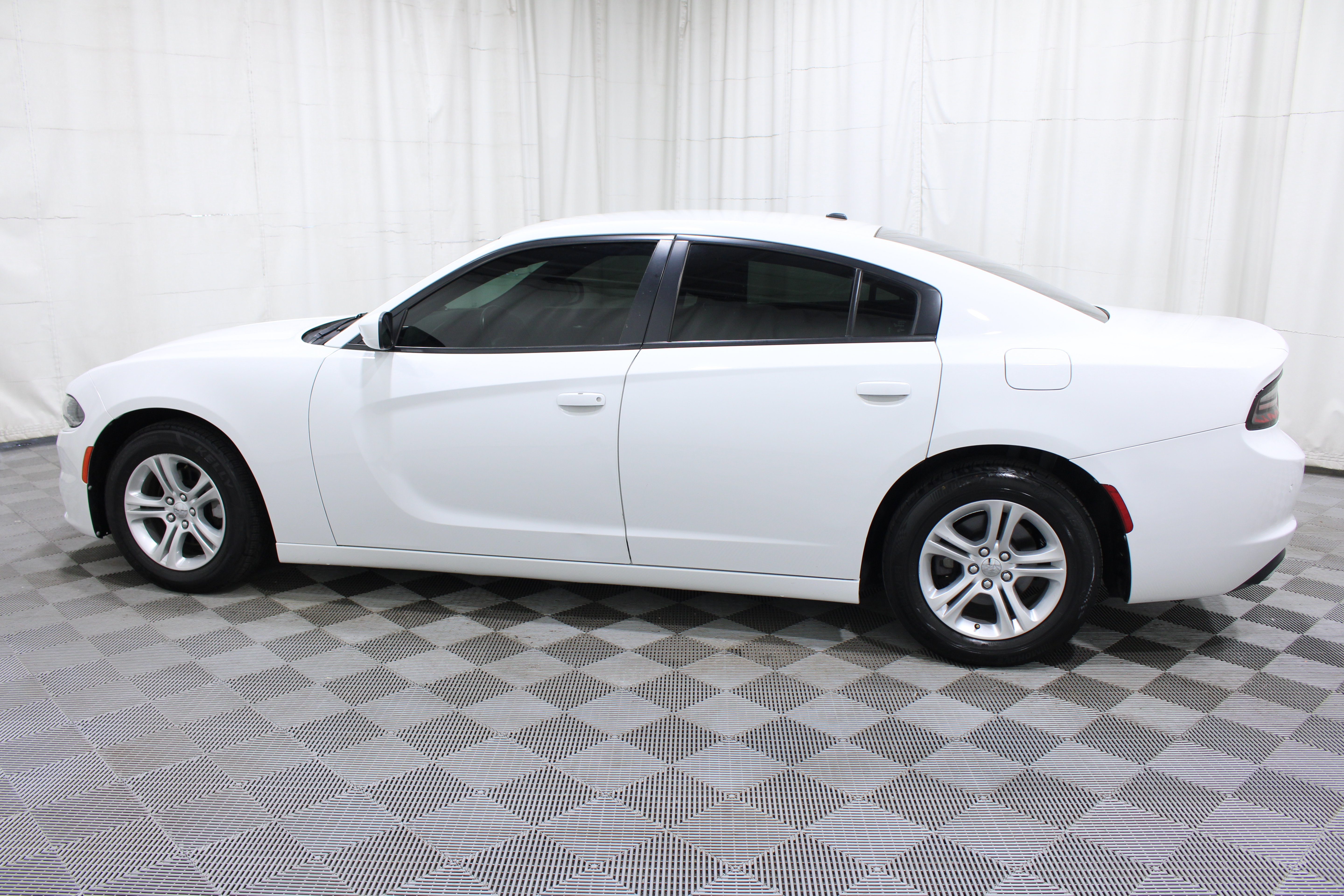 Used 2018 Dodge Charger SXT RWD image 26