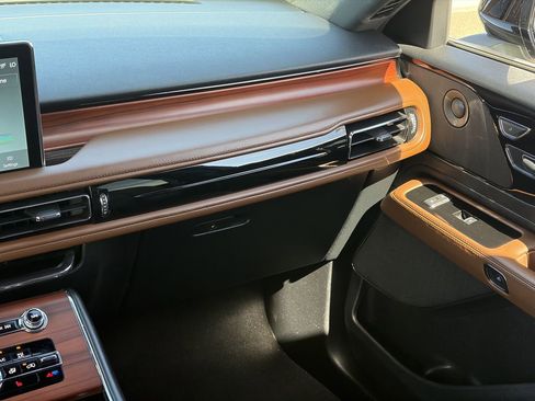 Certified 2022 Lincoln Aviator Reserve AWD/4WD image 18