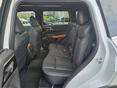 New 2025 Mitsubishi Outlander SEL image 11
