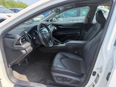 Used 2020 Toyota Camry SE FWD image 6