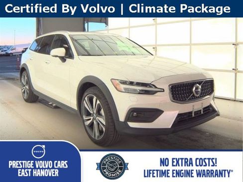 Certified 2025 Volvo V60 B5 Cross Country Plus image 1
