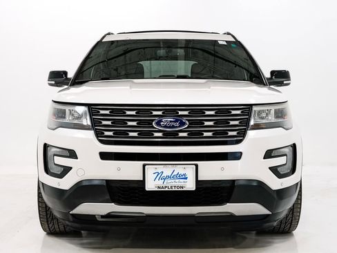 Used 2017 Ford Explorer XLT w/ Equipment Group 202A image 4