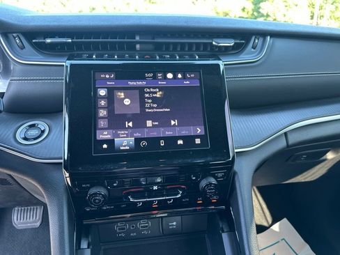 Certified 2023 Jeep Grand Cherokee L Laredo AWD/4WD image 11