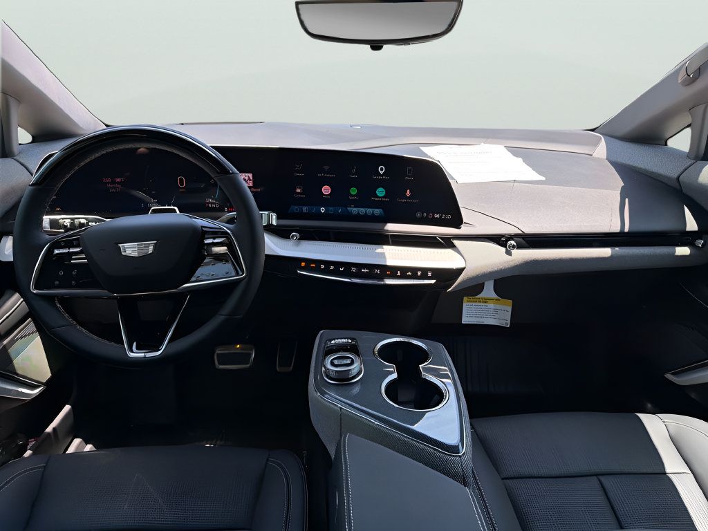 Certified 2025 Cadillac Optiq Sport 2 w/ LPO, Floor Liner Package AWD/4WD image 38