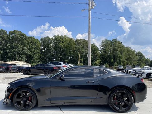Used 2018 Chevrolet Camaro SS RWD image 4