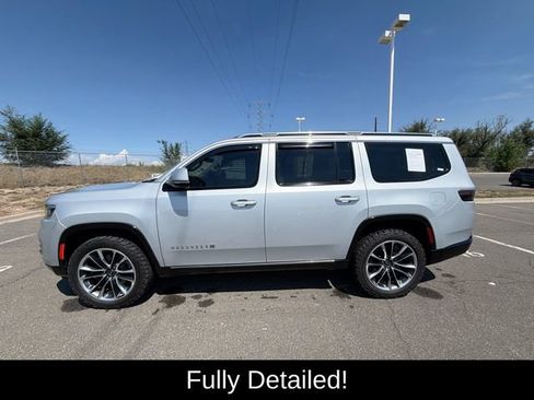 Used 2022 Jeep Wagoneer Series III w/ Premium Group I AWD/4WD image 4
