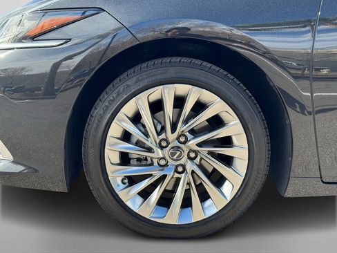 Used 2023 Lexus ES 300h w/ Accessory Package (Z2) image 9
