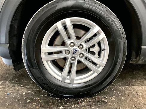 Used 2022 Ford Explorer XLT image 9