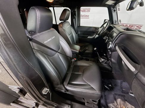 Used 2017 Jeep Wrangler Unlimited Rubicon AWD/4WD image 30