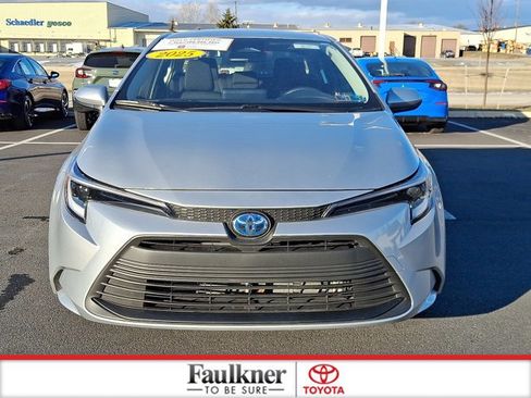 Certified 2025 Toyota Corolla LE image 2