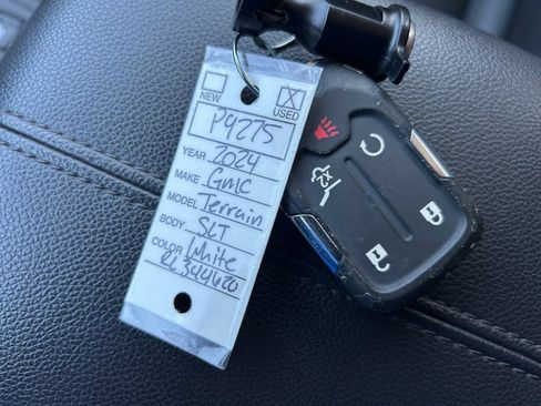Used 2024 GMC Terrain SLT AWD/4WD image 34