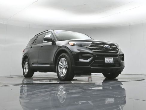 Certified 2023 Ford Explorer XLT RWD image 50